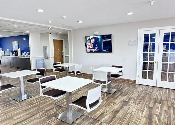 Microtel & By Wyndham Hotel 2*