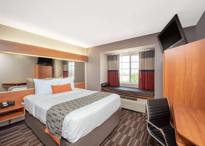 Microtel & By Wyndham Hotel 2*