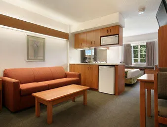 Microtel & By Wyndham 2*