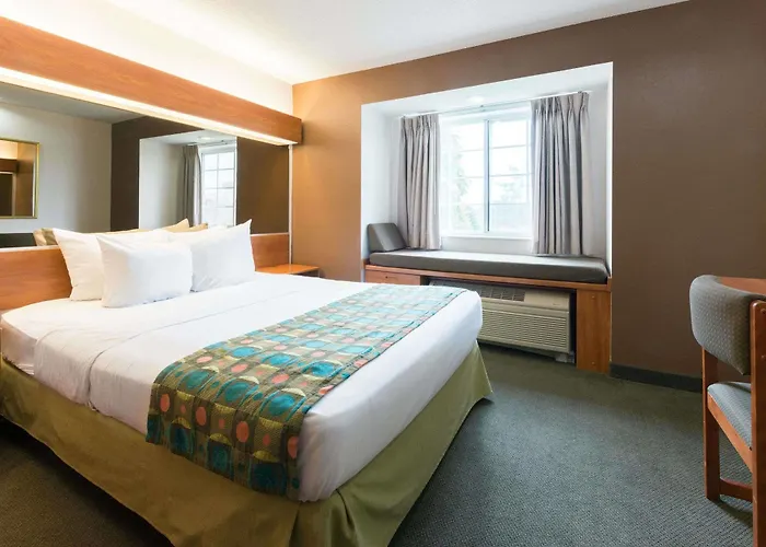Hotel Microtel & By Wyndham