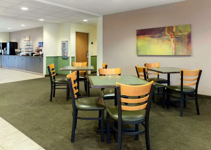 Microtel & By Wyndham 2*